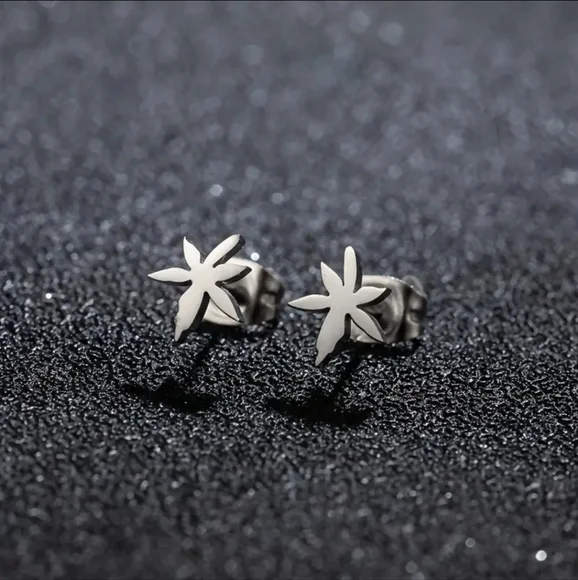 2 Pairs Of Silver 420 Weed Leaf Stainless Steel Stud Earrings 4×(OS) - Picture 3 of 9